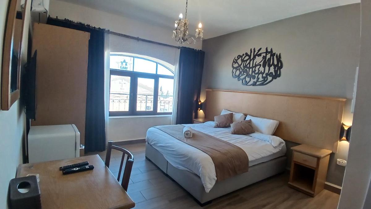 Moab Hotel & Restaurant - Housity