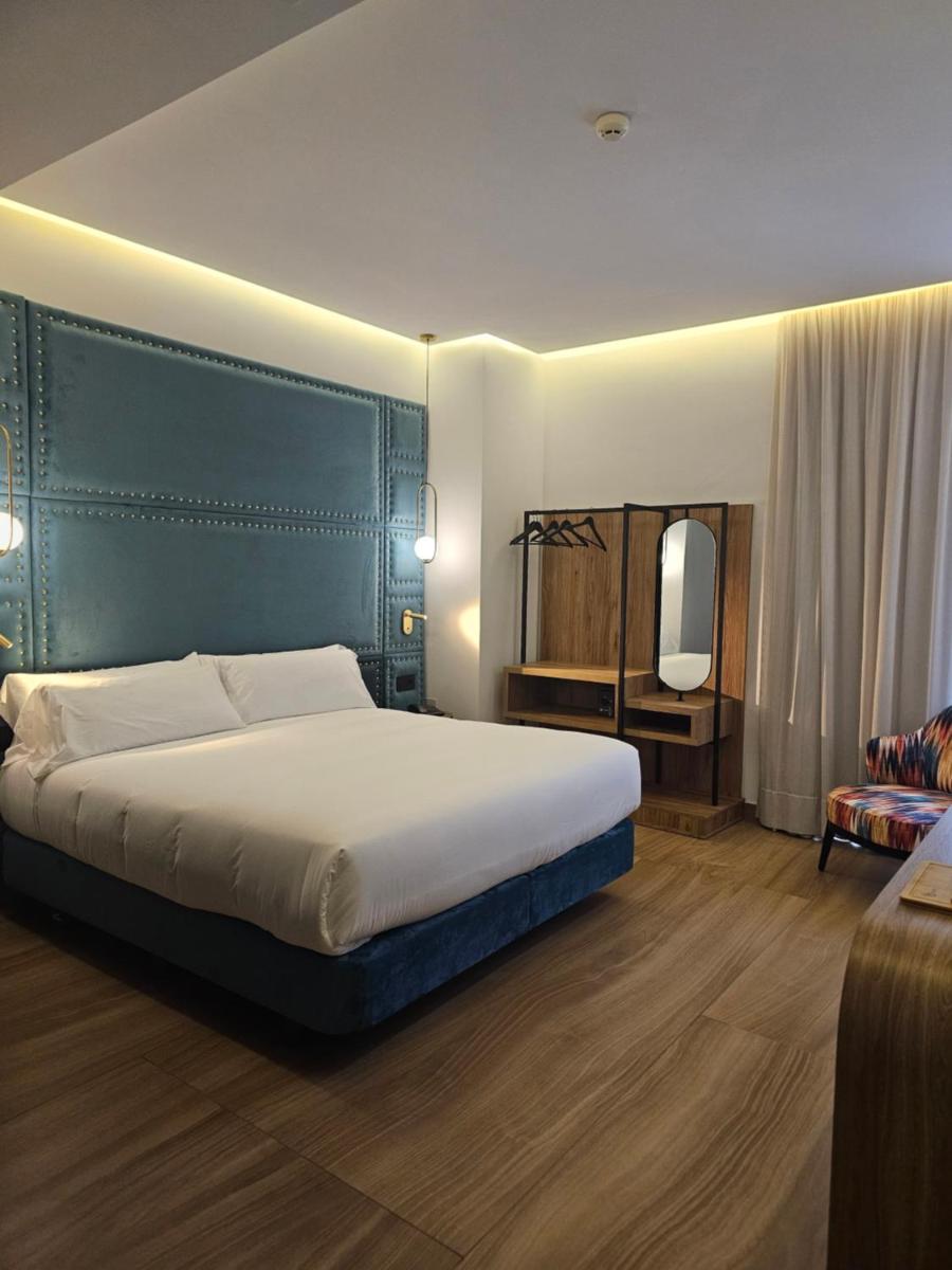 Hotel Las Tres Campanas - Housity