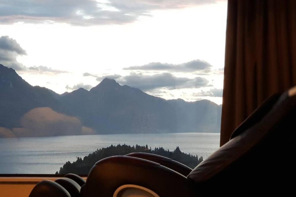 Awesome Studio - Amazing Mountain & Lake Views - Housity