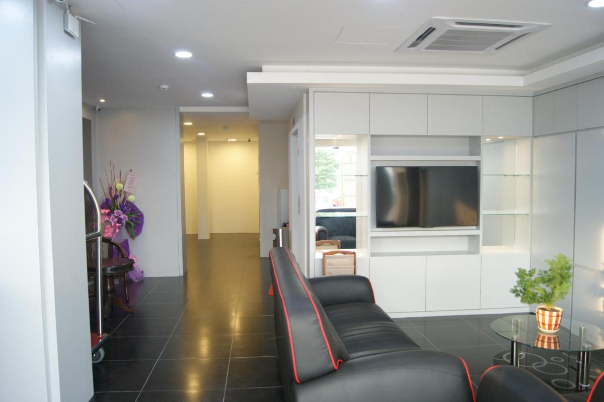 Double Happiness Hotel - Housity