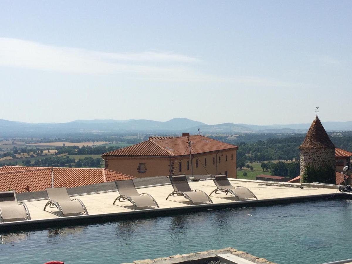 Piscine de l'établissement Domaine Saint-Roch Hotel Spa ou située à proximité