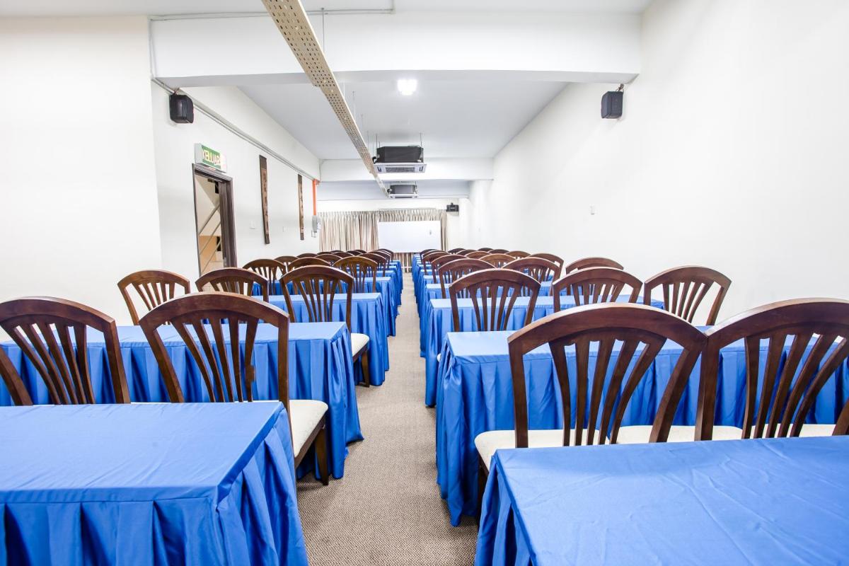 RJ Hotel Kulai - Housity