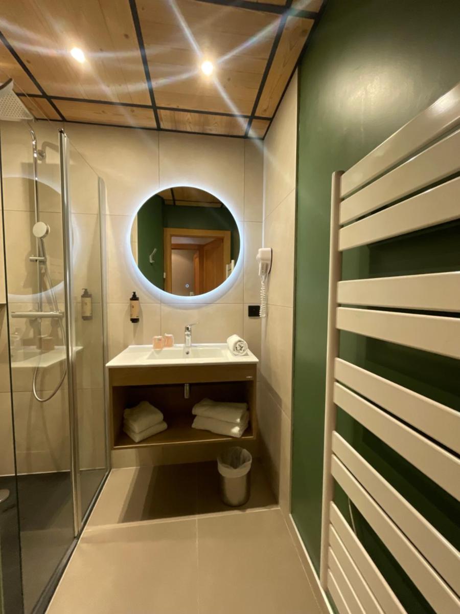 Salle de bains dans l'établissement Les Reflets du Lac