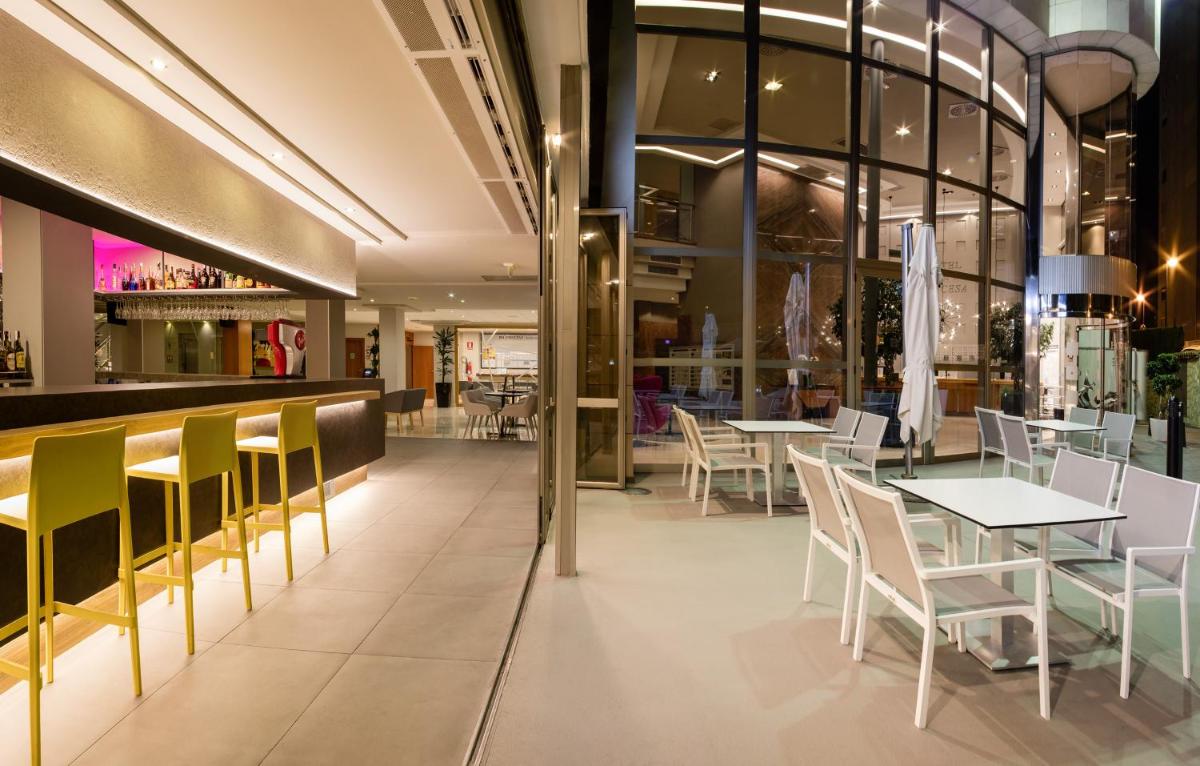 Un restaurante o sitio para comer en RH Princesa Hotel & Spa 4* Sup
