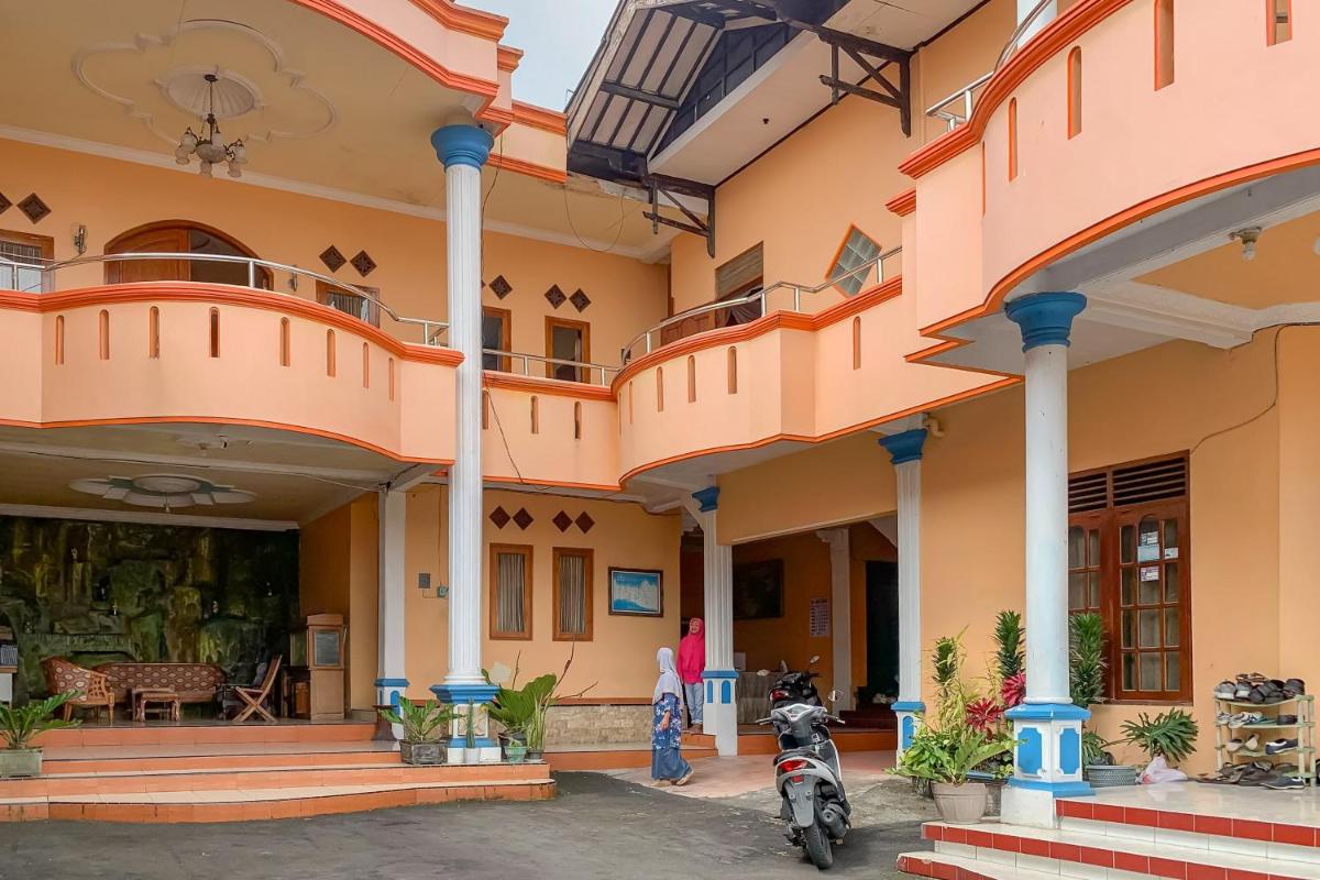 OYO 92631 Hotel Dan Aula Wahyu Sari B - Housity