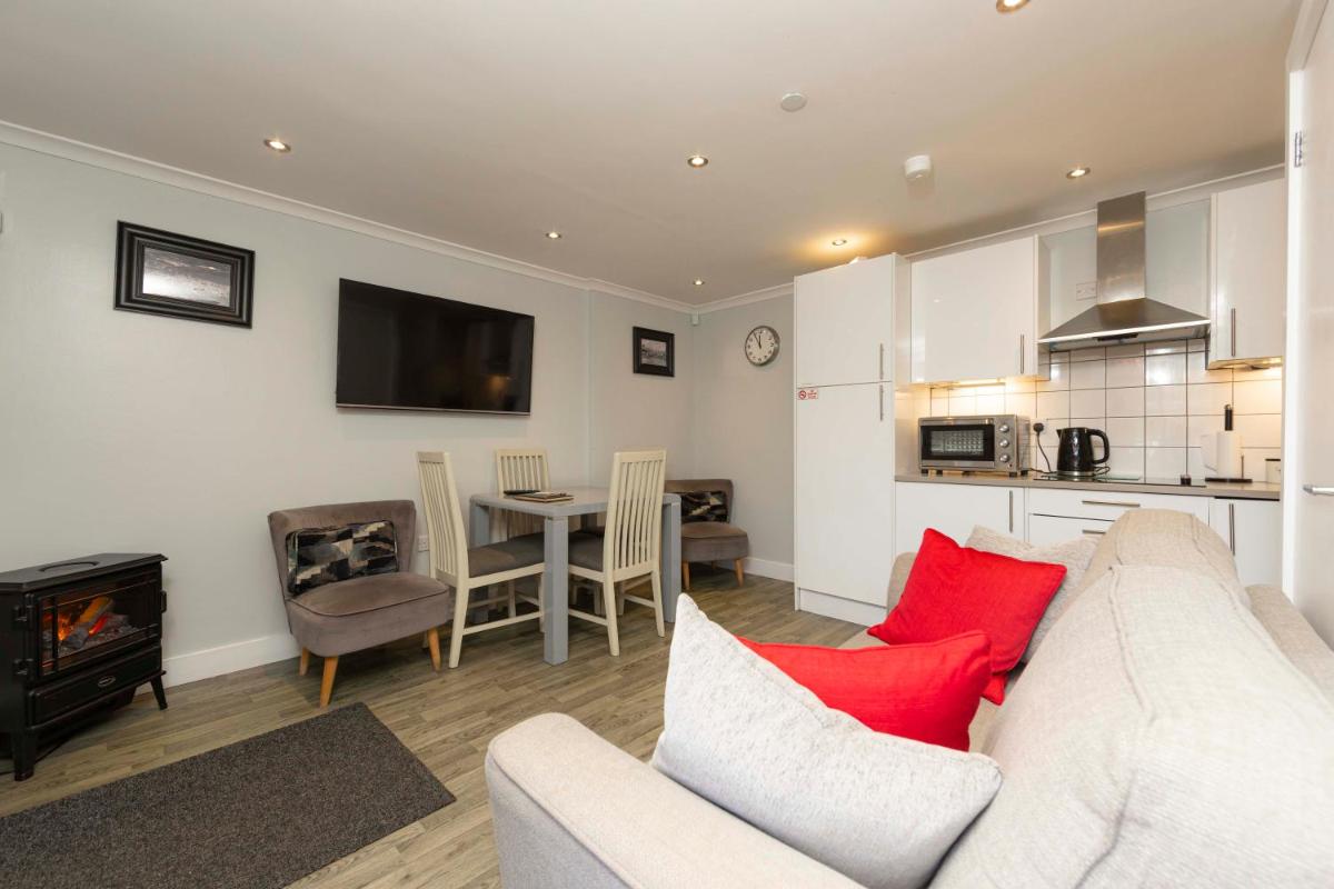 Ash Cottage - Housity