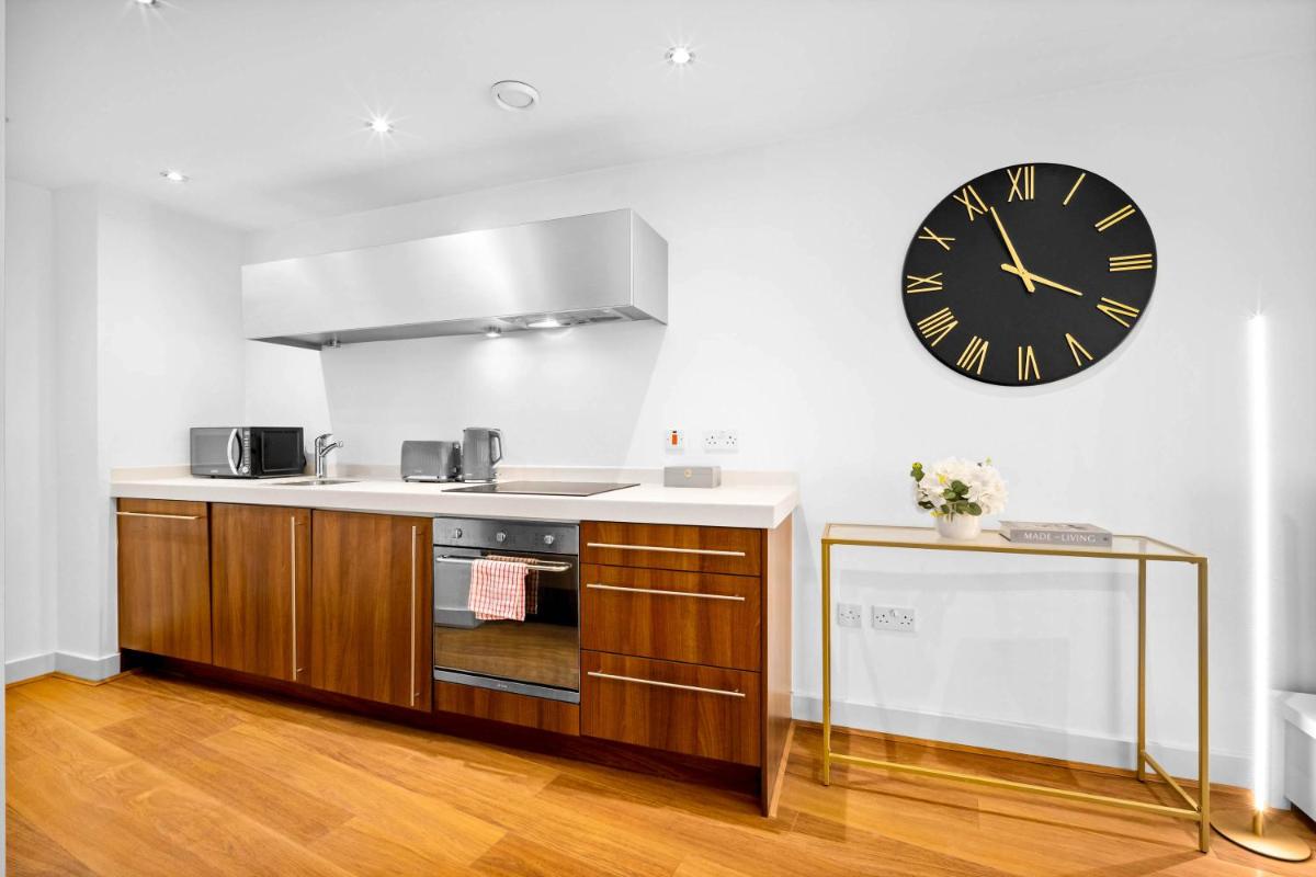 Stylish Apartment - City Centre - Secure Parking - Fast Wifi - Balcony 279O - Housity