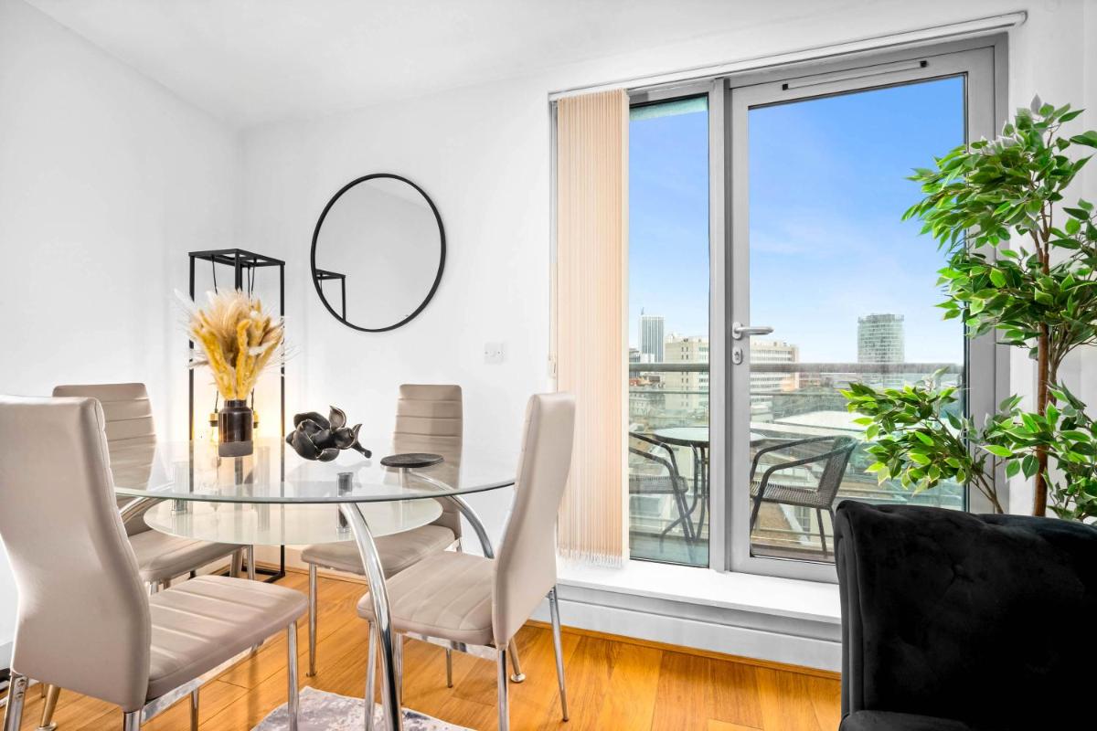 Stylish Apartment - City Centre - Secure Parking - Fast Wifi - Balcony 279O - Housity