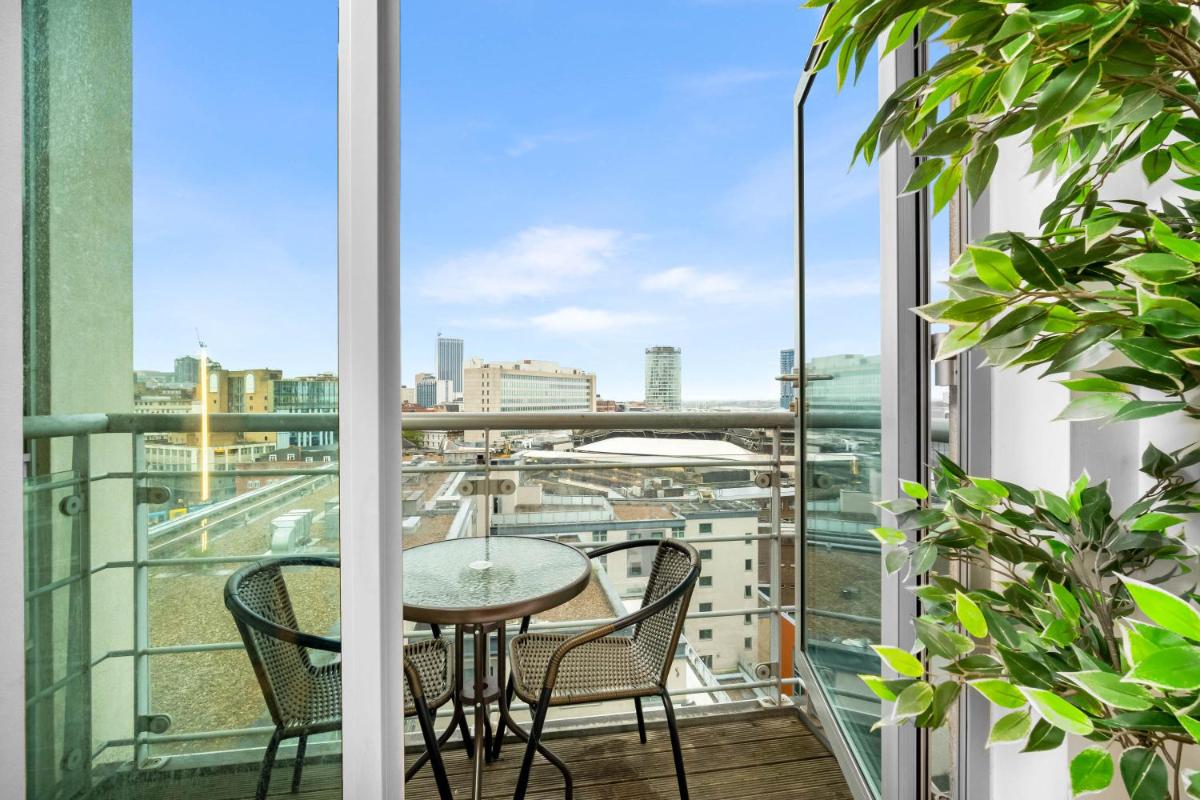 Stylish Apartment - City Centre - Secure Parking - Fast Wifi - Balcony 279O - Housity