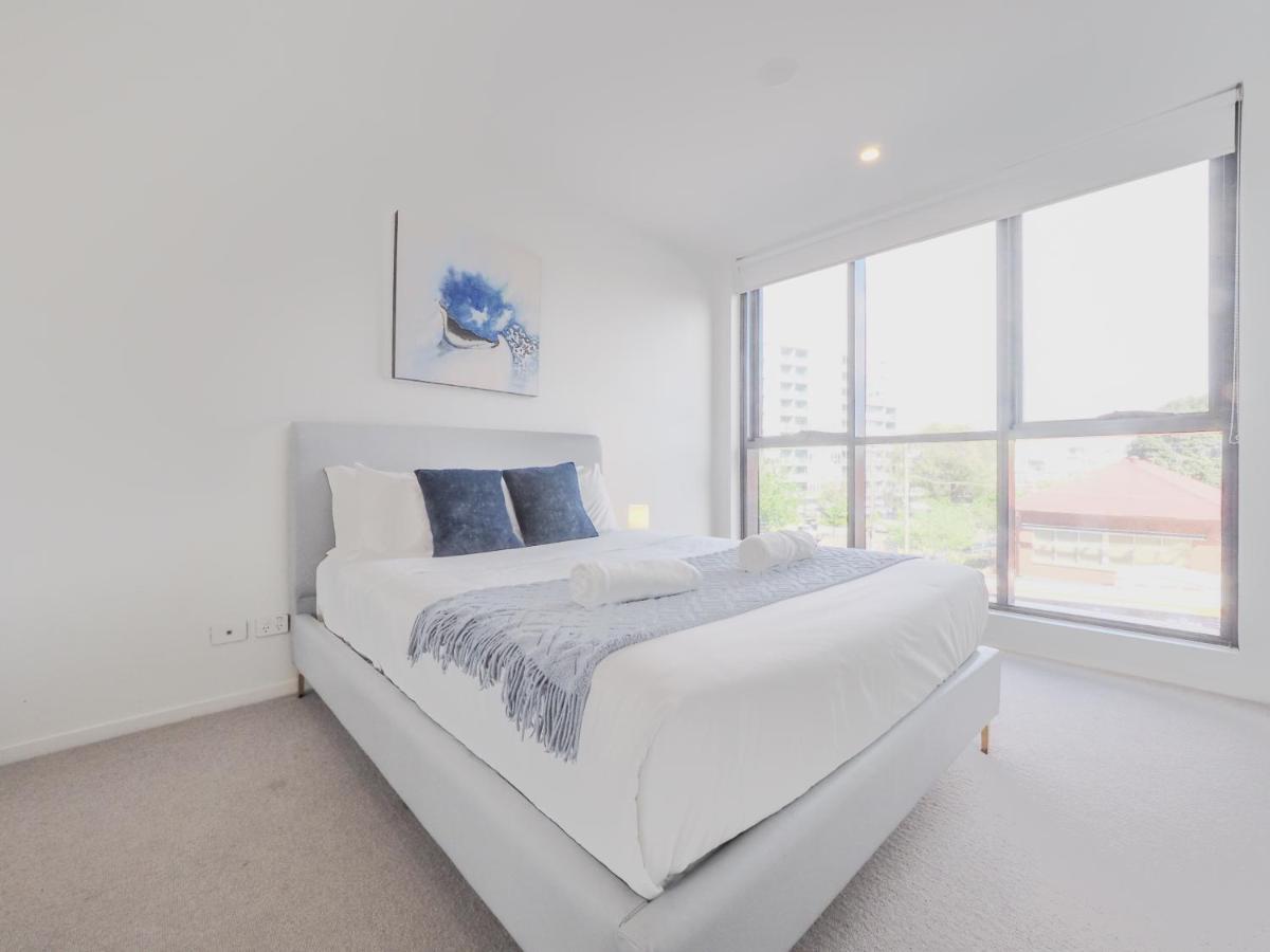 Stylish 1br1ba Apt In Footscray Pool Gym Wifi - Housity