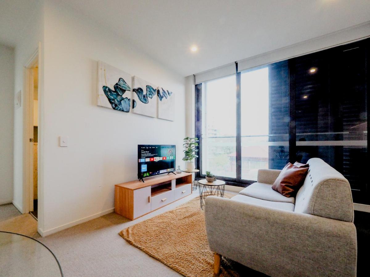 Stylish 1br1ba Apt In Footscray Pool Gym Wifi - Housity
