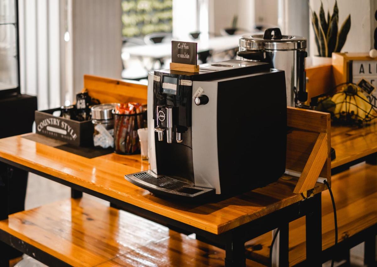 Blu Monkey Hub & Hotel Surat Thani - Housity