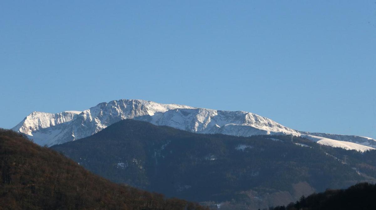 Vue générale sur la montagne ou vue sur la montagne depuis l'hôtel