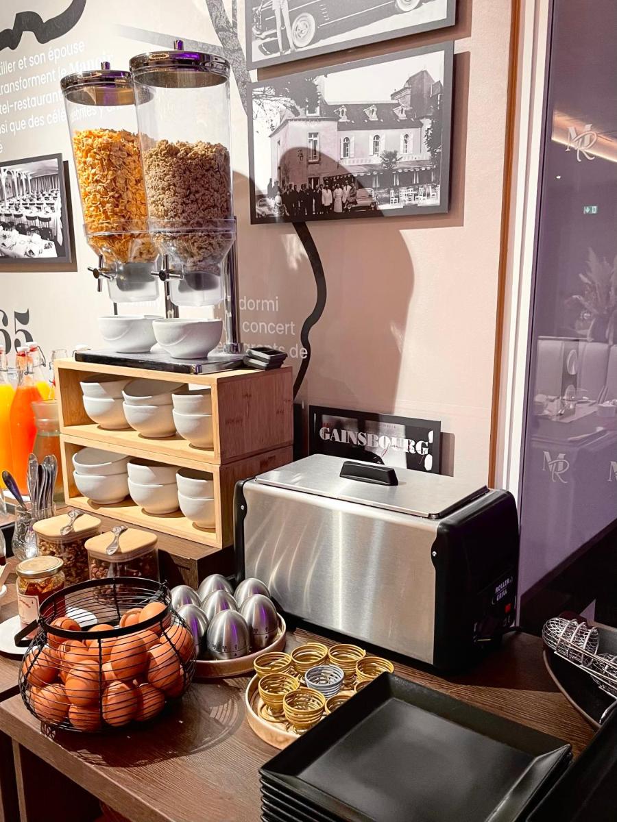 Cuisine ou kitchenette dans l'établissement Hôtel Le Manoir du Roselier
