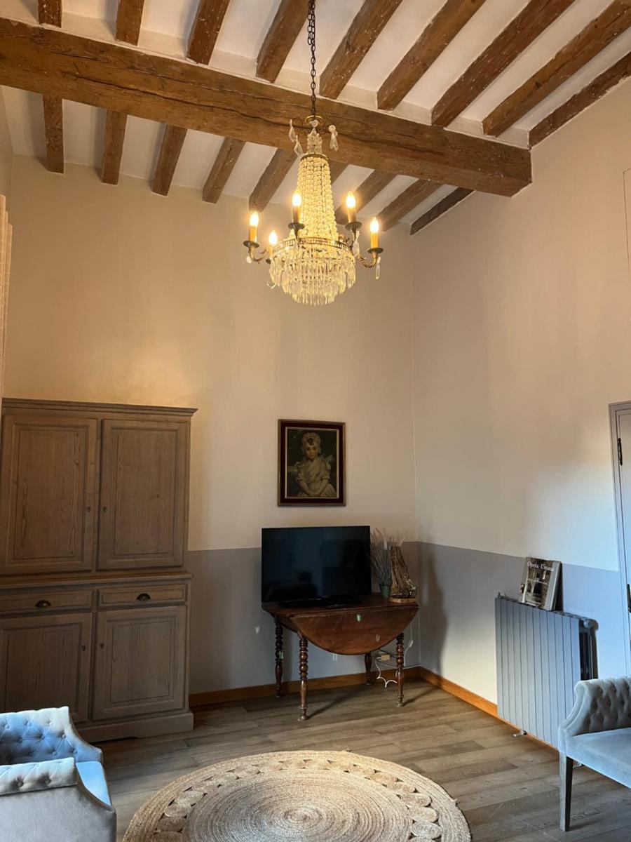 Télévision ou salle de divertissement dans l'établissement La Solenzara hôtel - 3 Etoiles Supérieur - Appartement & SPA
