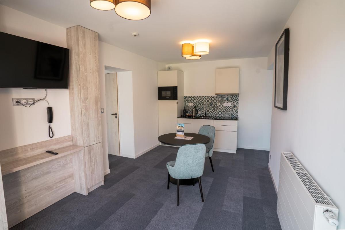 Cuisine ou kitchenette dans l'établissement Hôtel Le Manoir du Roselier