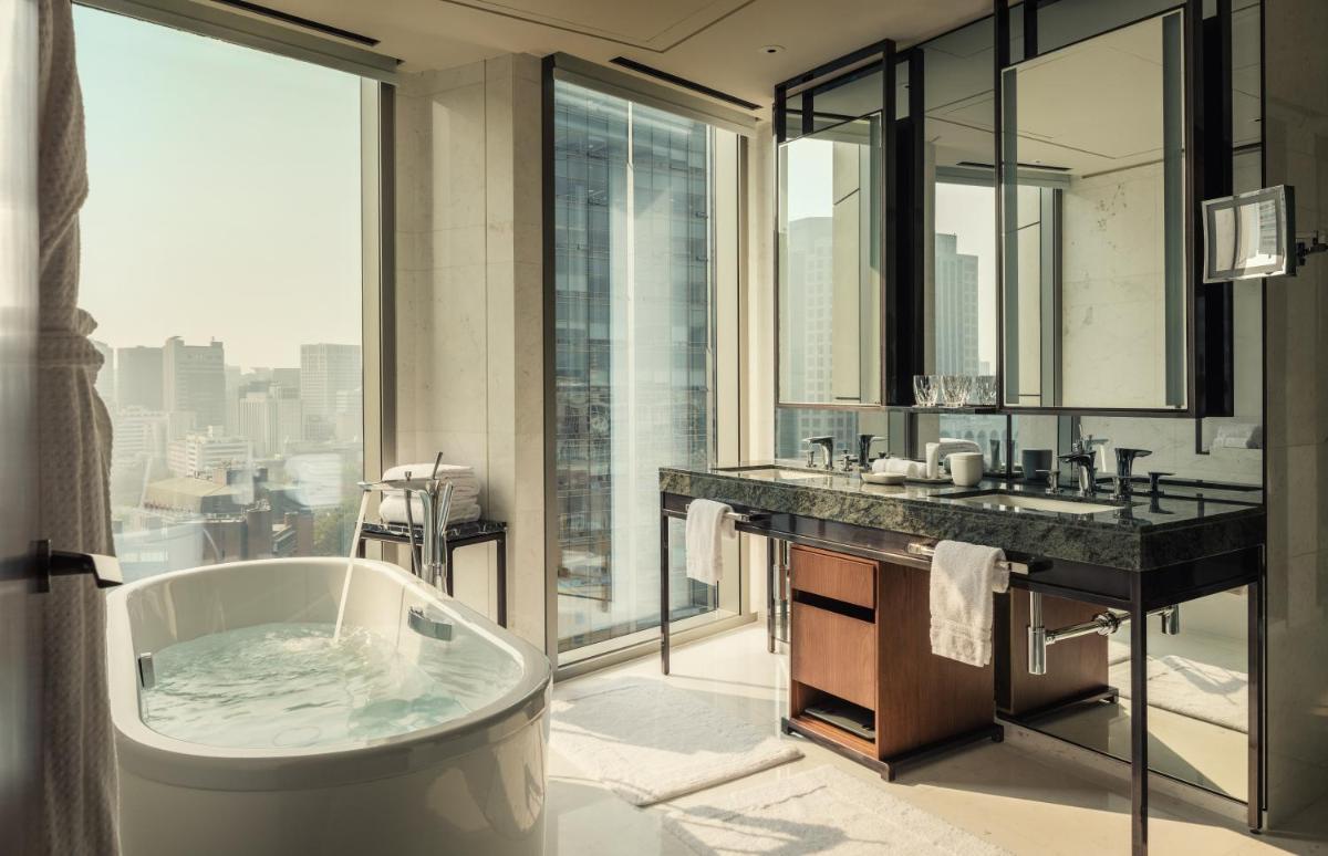 Four Seasons Hotel Seoul - Housity