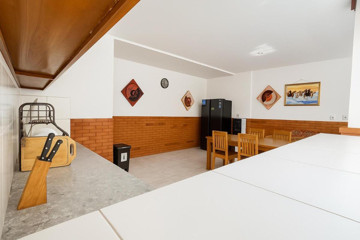 The East Land Rooms - Hizvo