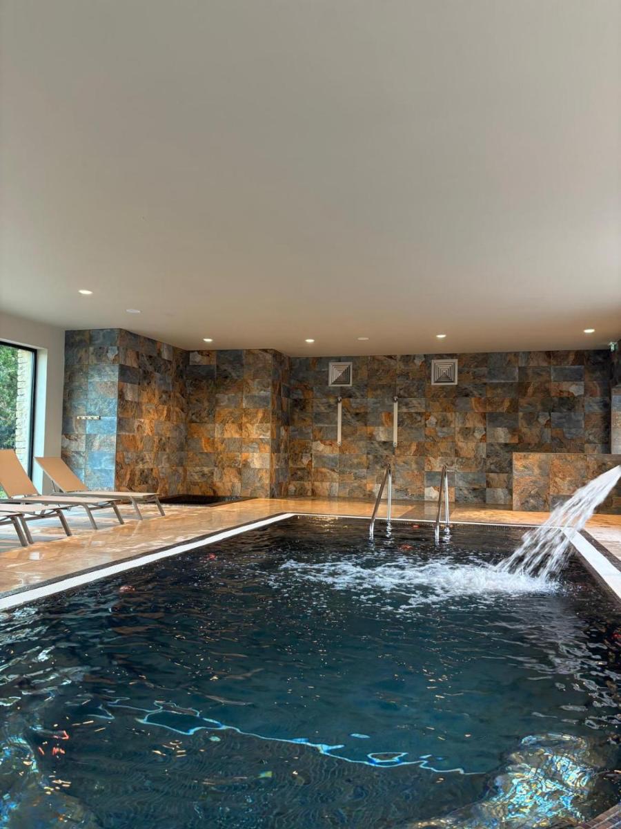 Piscine de l'établissement Mas De La Senancole & Spa ou située à proximité