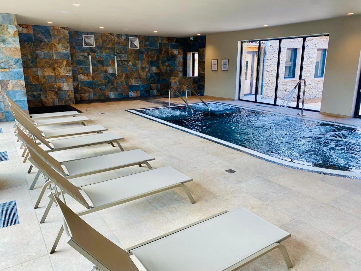 Piscine de l'établissement Mas De La Senancole & Spa ou située à proximité