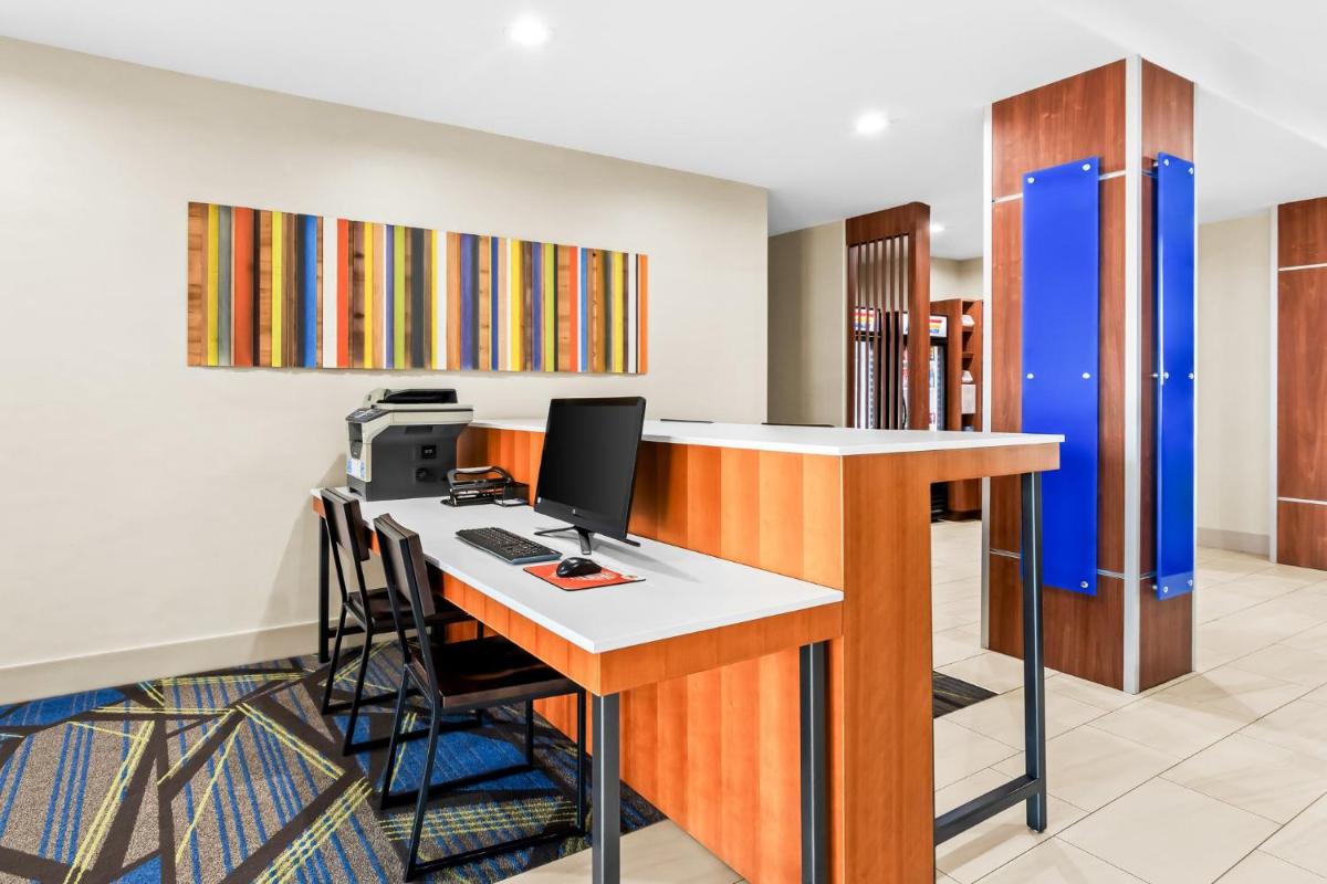 Holiday Inn Express and Suites Hotel - Pauls Valley by IHG - Housity