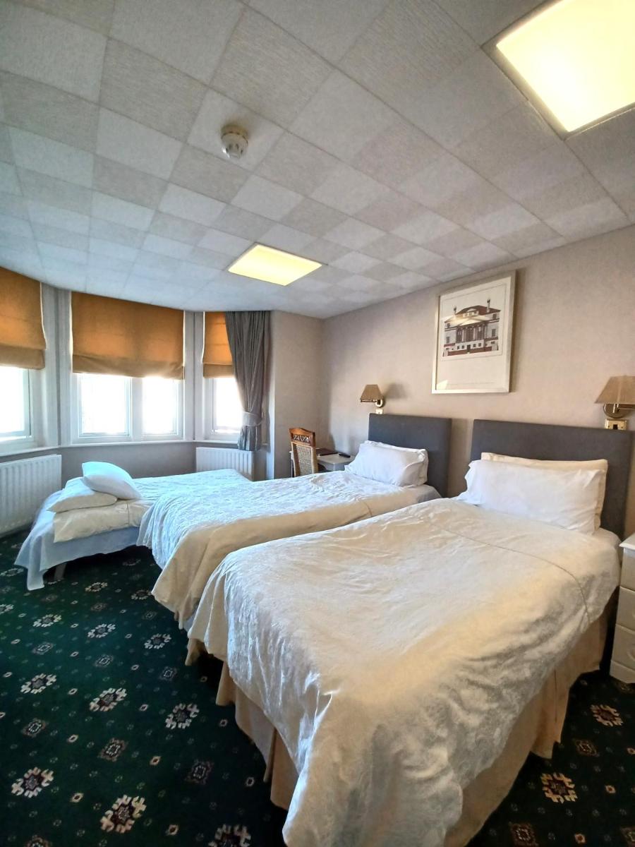 Hunters Lodge Guest House - Housity