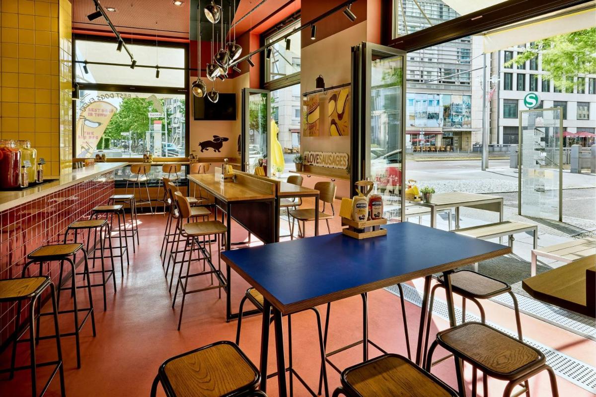 Ein Restaurant oder anderes Speiselokal in der Unterkunft Berlin Marriott Hotel
