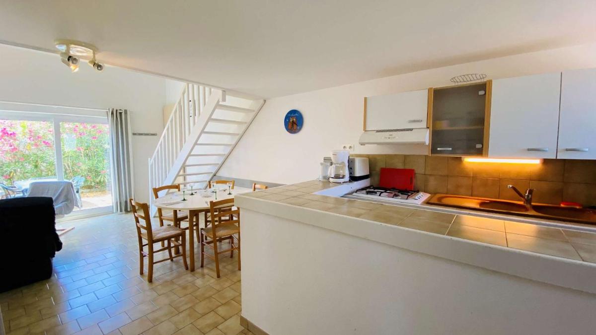 Location dans résidence avec piscine à 50m de la plage - Housity