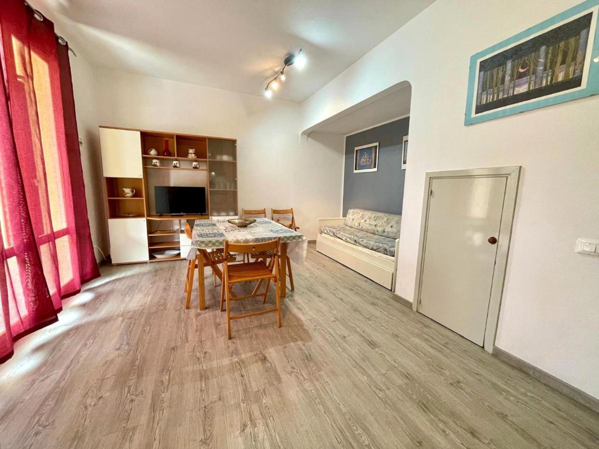 Spacious villa with private garden and shared pool - Housity