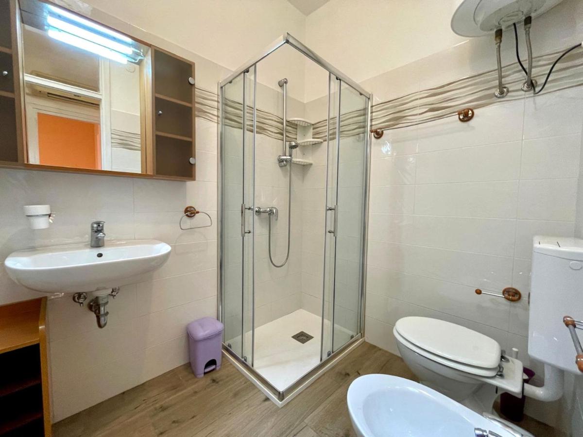 Spacious villa with private garden and shared pool - Housity