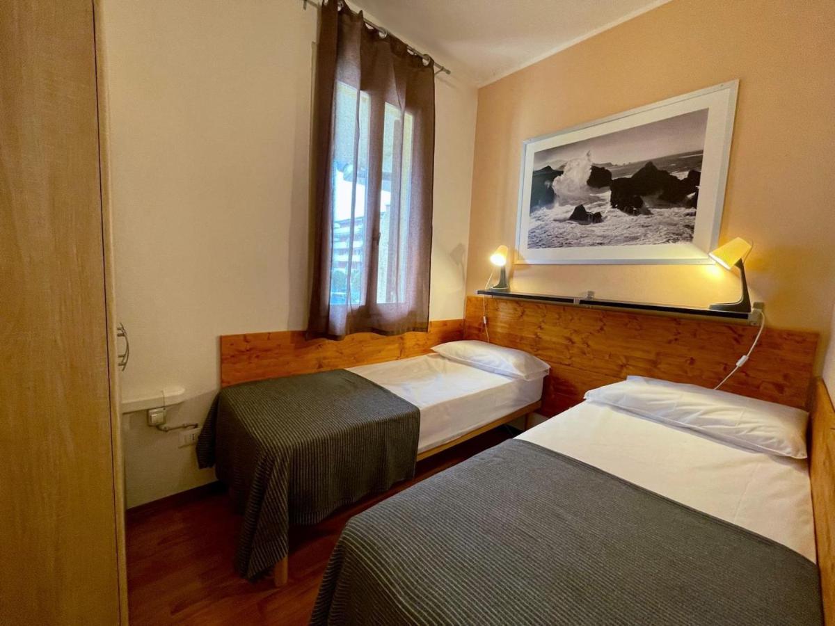 Spacious villa with private garden and shared pool - Housity
