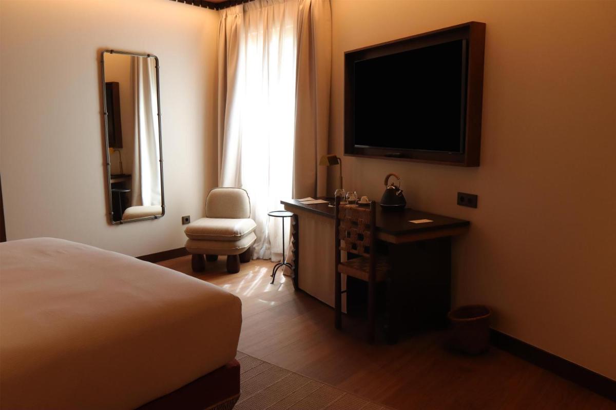 Palacio De Godoy Caceres, Curio Collection By Hilton - Housity