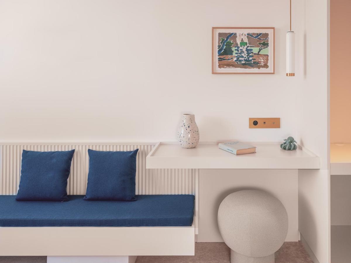 Coin salon dans l'établissement Bleu Hôtel & Spa