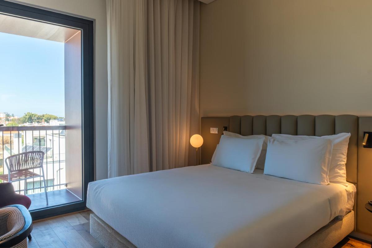 Uma cama ou camas num quarto em Sines Sea View Business & Leisure Hotel