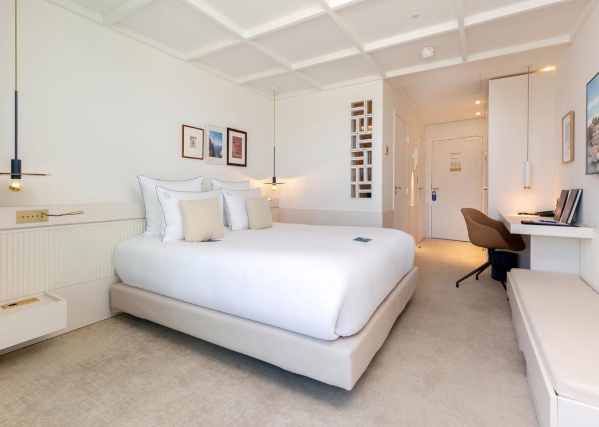 Un ou plusieurs lits dans un hébergement de l'établissement Bleu Hôtel & Spa