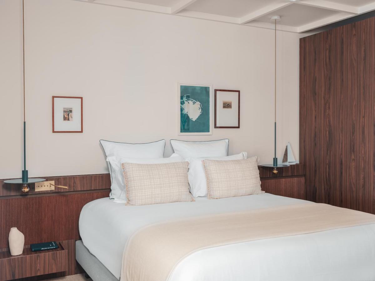 Un ou plusieurs lits dans un hébergement de l'établissement Bleu Hôtel & Spa