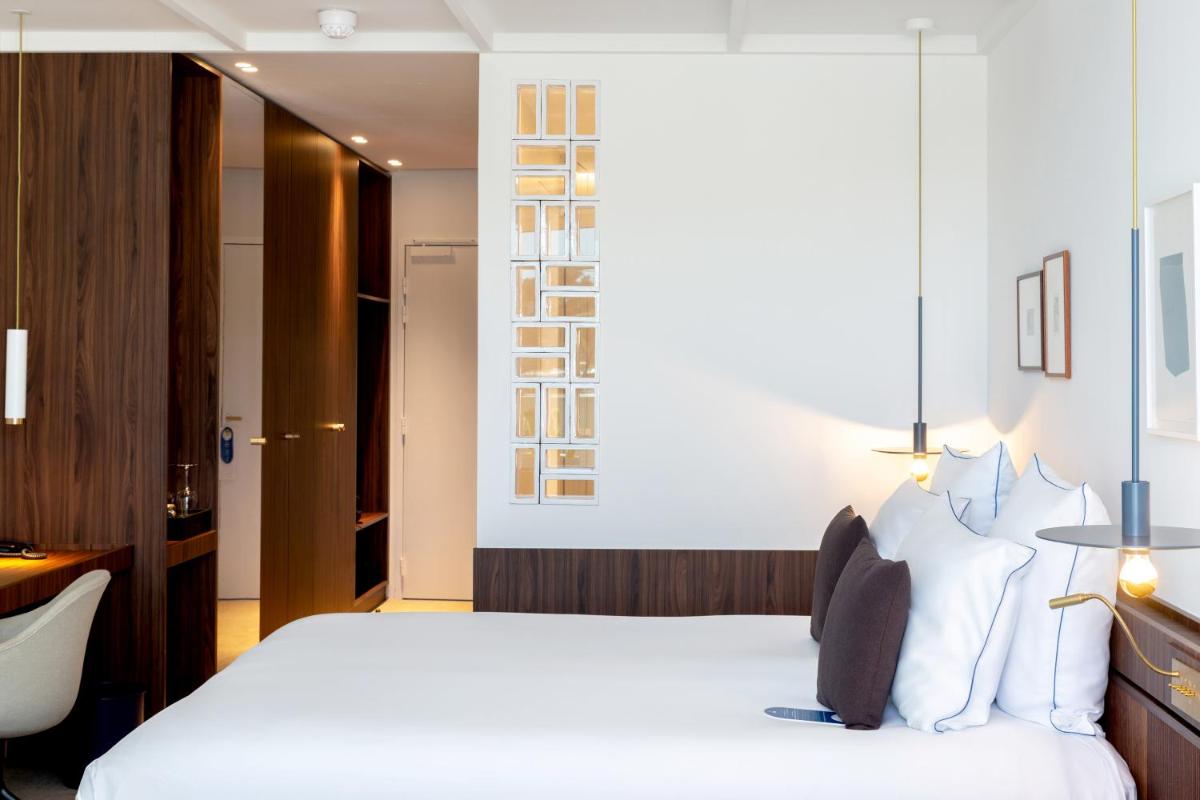 Un ou plusieurs lits dans un hébergement de l'établissement Bleu Hôtel & Spa
