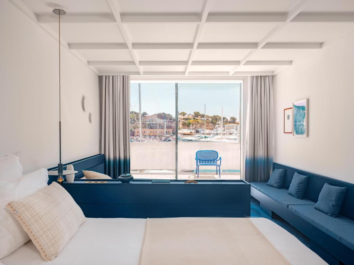 Un ou plusieurs lits dans un hébergement de l'établissement Bleu Hôtel & Spa