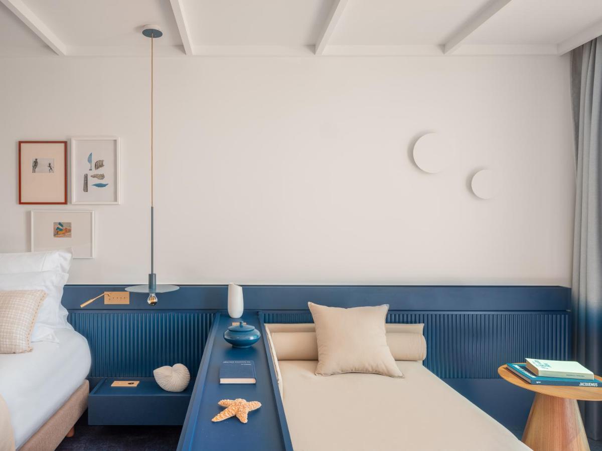 Un ou plusieurs lits dans un hébergement de l'établissement Bleu Hôtel & Spa