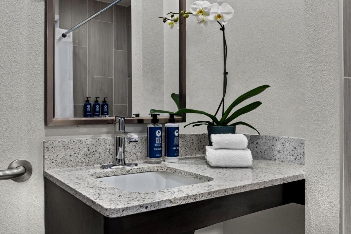 The Suites at Fisherman's Wharf - Housity