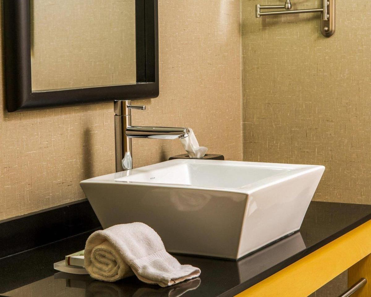 Cambria Hotel Traverse City - Housity