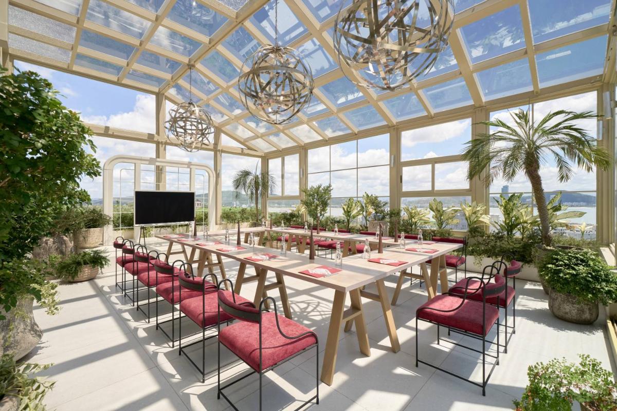 The Postcard Hotel - Housity