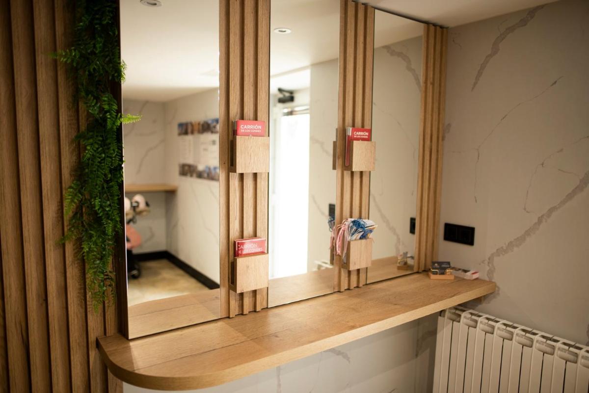 Hostal La Corte - Housity