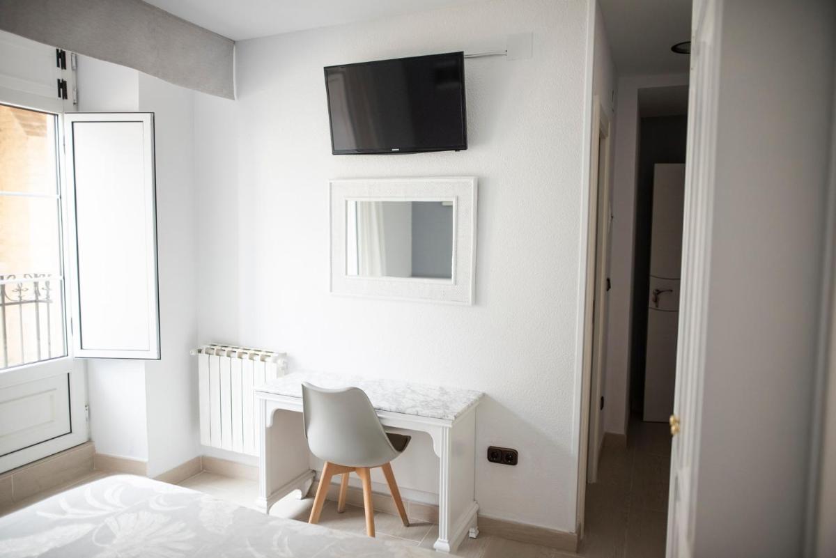Hostal La Corte - Housity