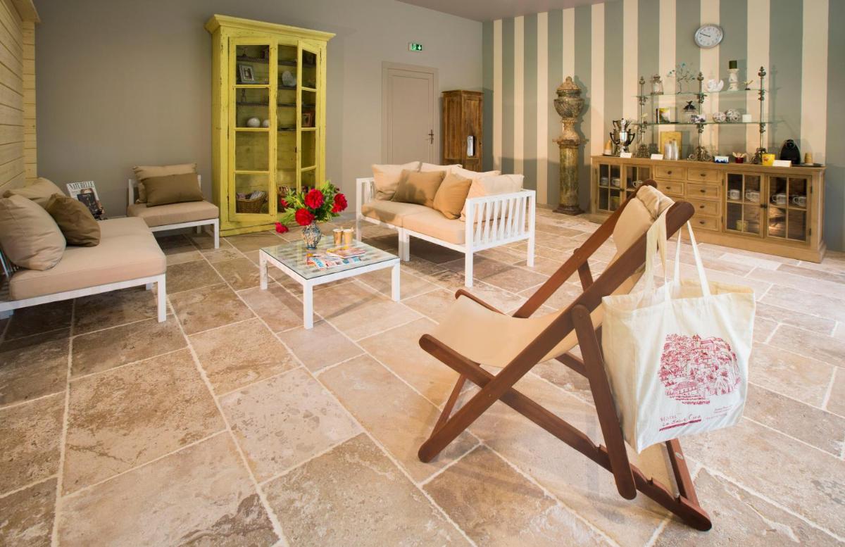 Coin salon dans l'établissement Hôtel-Spa Le Saint Cirq