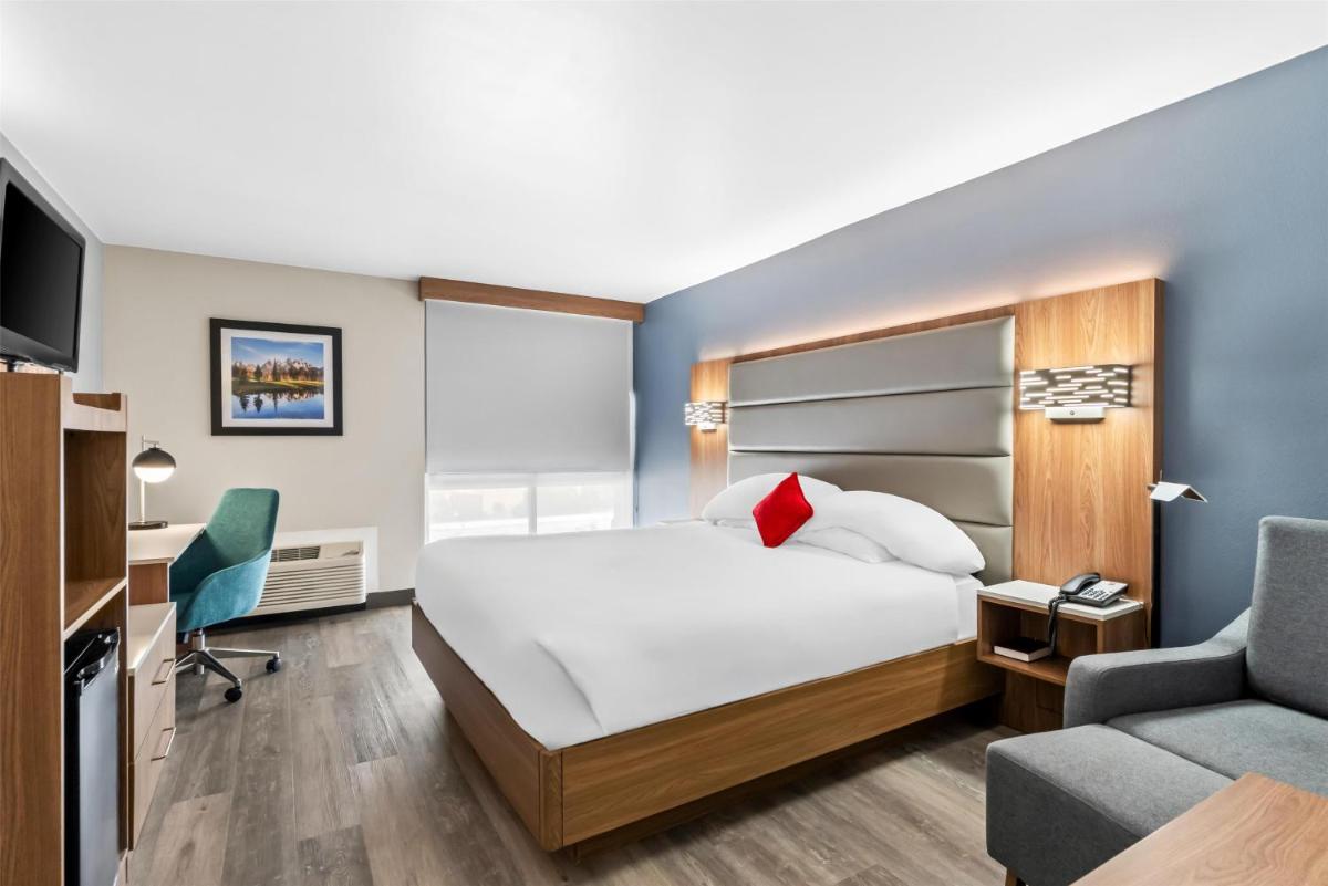 Red Lion Hotel Cheyenne - Housity