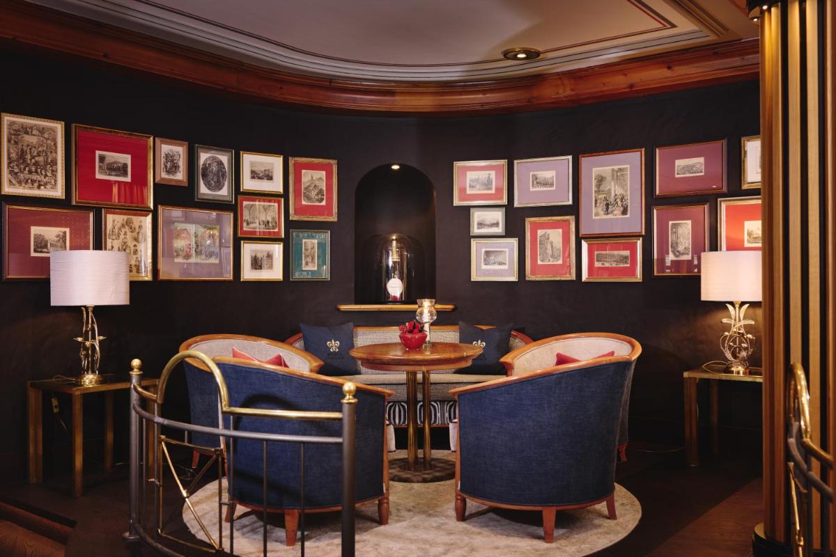 Ein Sitzbereich in der Unterkunft Hotel Dollenberg
