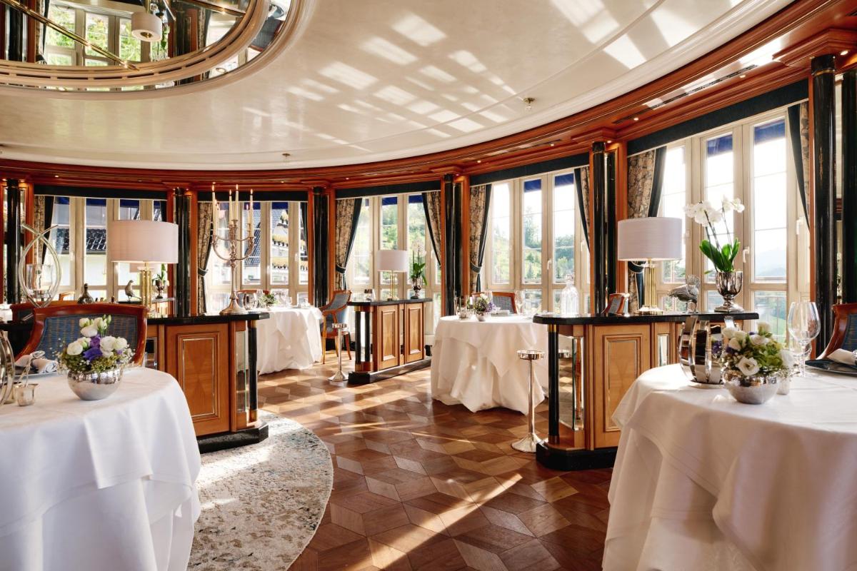 Ein Sitzbereich in der Unterkunft Hotel Dollenberg