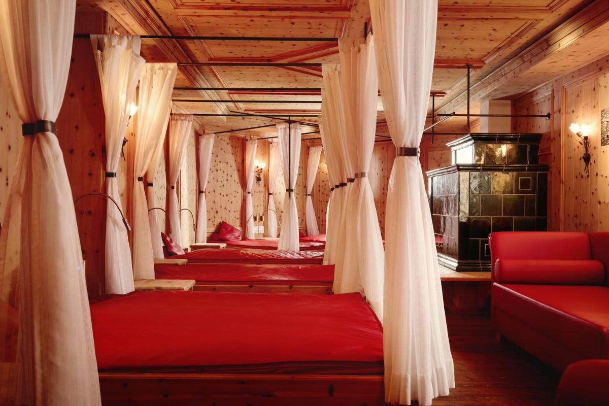 Ein Sitzbereich in der Unterkunft Hotel Dollenberg