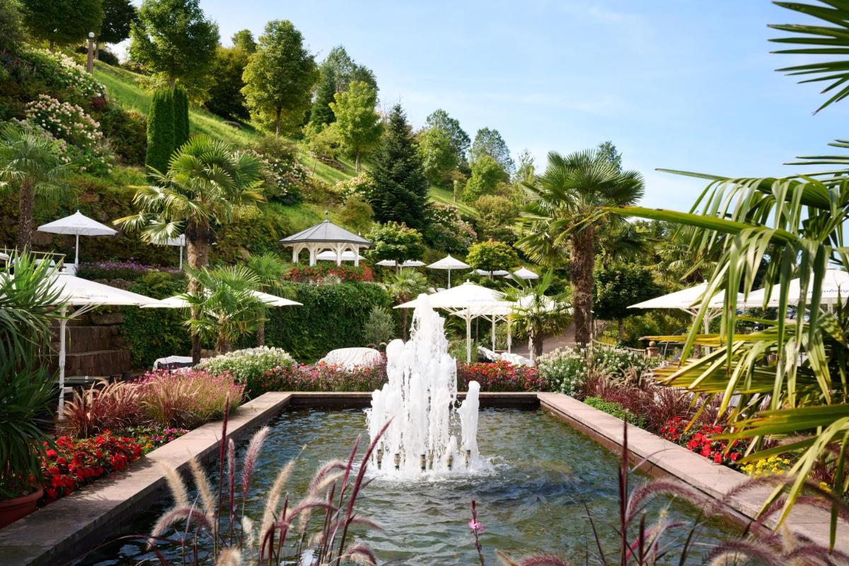 Ein Garten an der Unterkunft Hotel Dollenberg